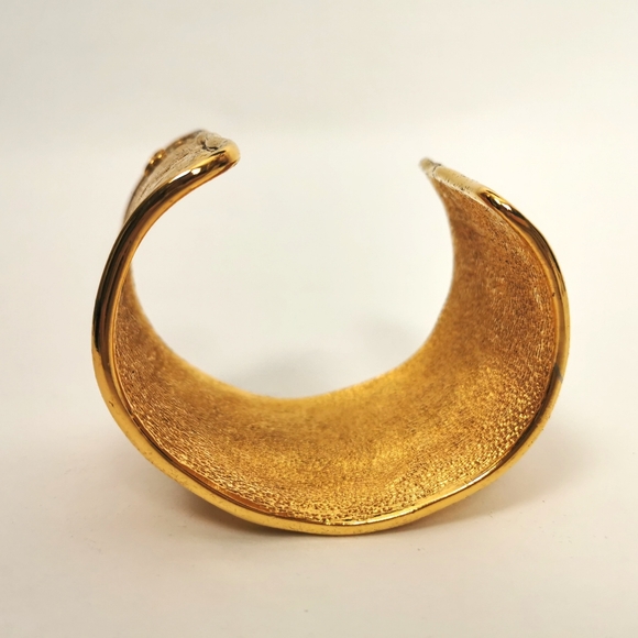 *sold* Vintage Chanel 1990-91 gold tone cuff bracelet, 31 rue Cambon designer - Picture 6 of 9